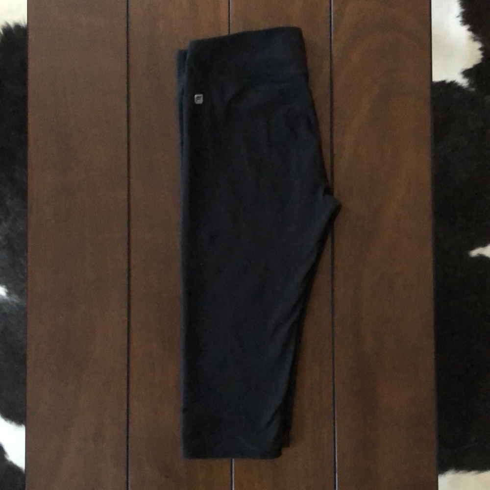 Mid rise Fabletics crop legging